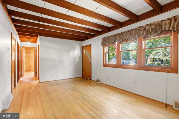 10 WOODLAND AVE, Medford, NJ 08055