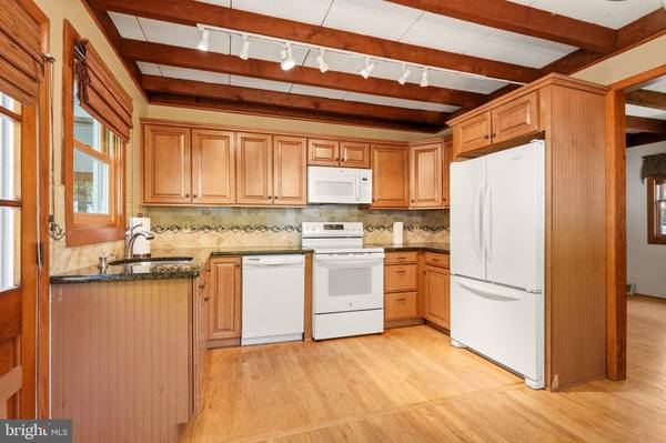 10 WOODLAND AVE, Medford, NJ 08055