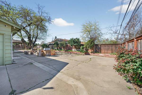 2303 Fulton AVE, Sacramento, CA 95825