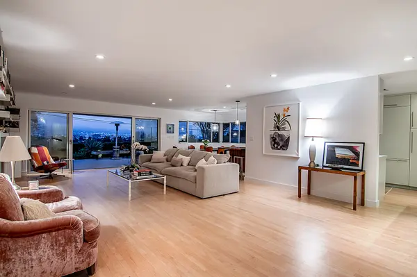 9353 Duxbury Rd, Los Angeles, CA 90034-1022