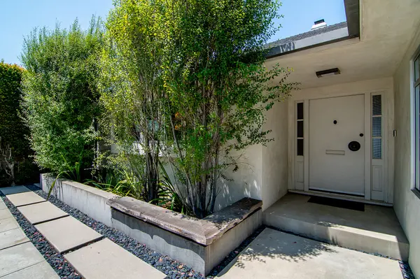 9353 Duxbury Rd, Los Angeles, CA 90034-1022