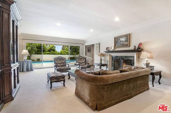 2224 Guthrie Dr, Los Angeles, CA 90034