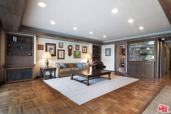 2224 Guthrie DR, Los Angeles, CA 90034