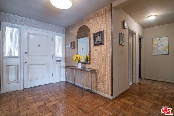 2224 Guthrie Dr, Los Angeles, CA 90034