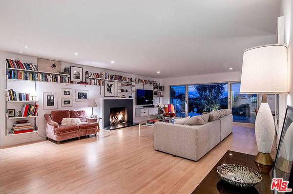 9353 Duxbury RD, Los Angeles, CA 90034