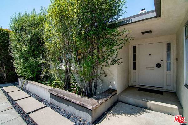 9353 Duxbury Rd, Los Angeles, CA 90034
