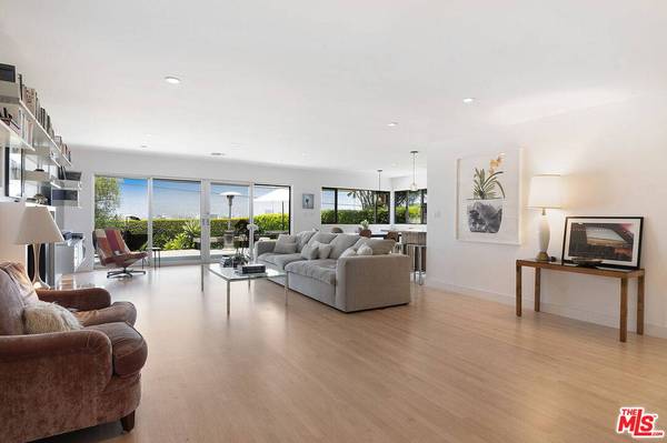 9353 Duxbury Rd, Los Angeles, CA 90034