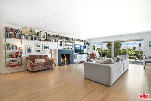 9353 Duxbury Rd, Los Angeles, CA 90034