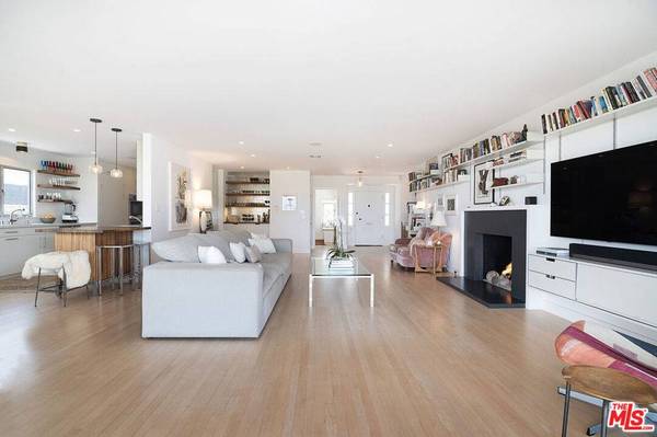 9353 Duxbury RD, Los Angeles, CA 90034