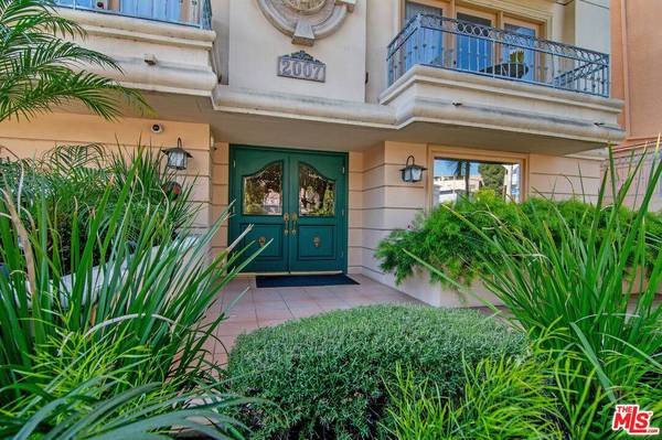 2007 S Beverly Glen Blvd #102, Los Angeles, CA 90025