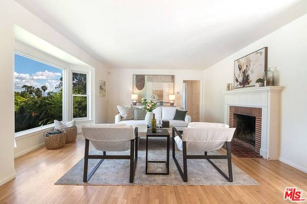 17952 Karen Dr, Encino, CA 91316