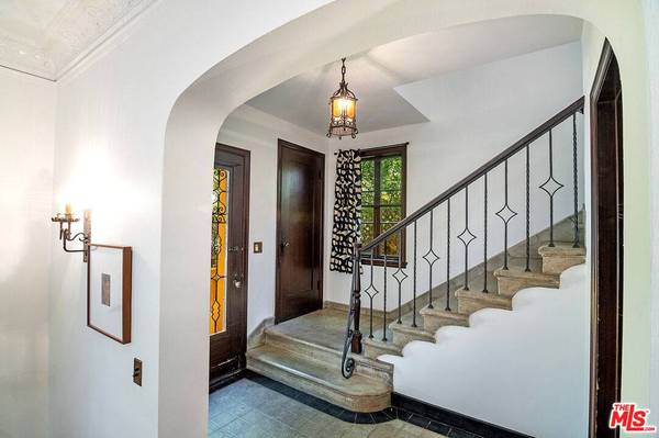 130 N Catalina St, Los Angeles, CA 90004