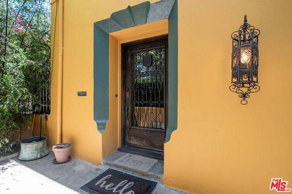 130 N Catalina St, Los Angeles, CA 90004