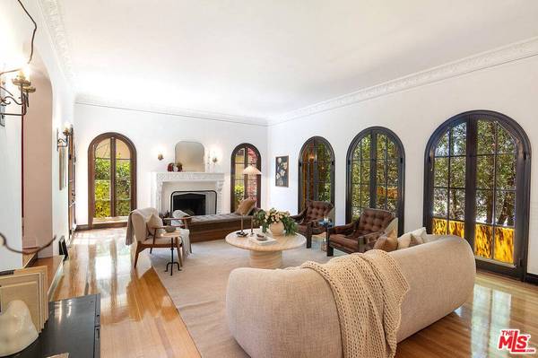 130 N Catalina St, Los Angeles, CA 90004