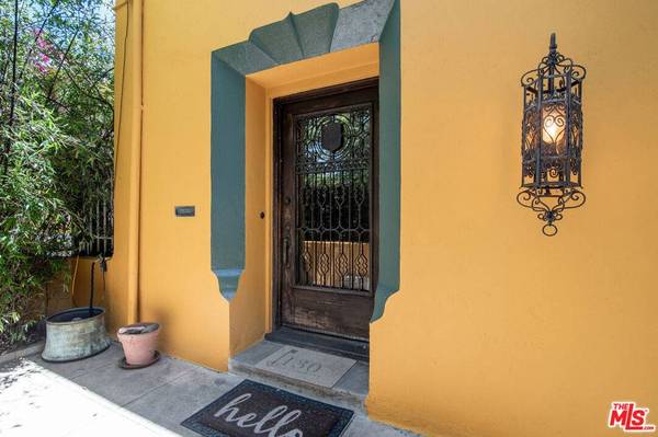 130 N Catalina ST, Los Angeles, CA 90004