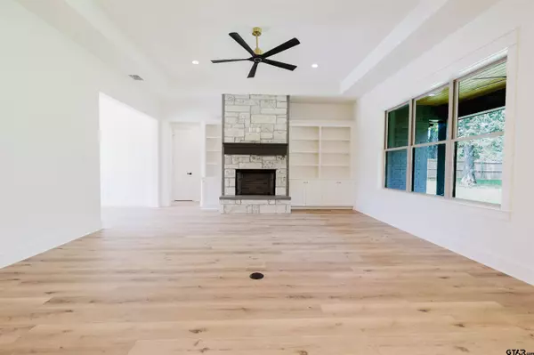 114 White-N-Gail Ln, Bullard, TX 75757