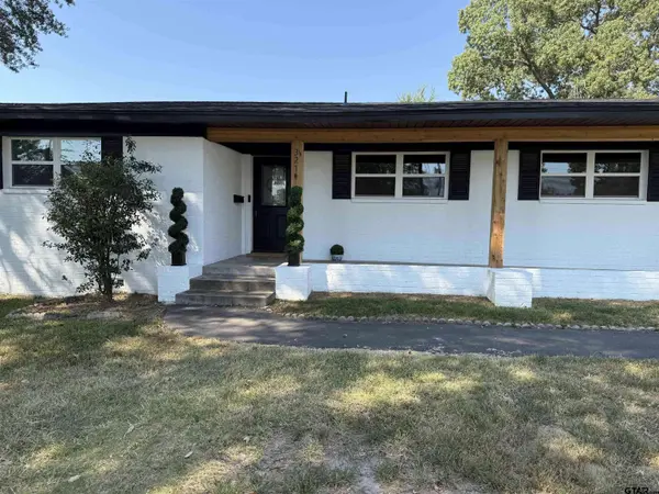 3211 Fernwood Dr
