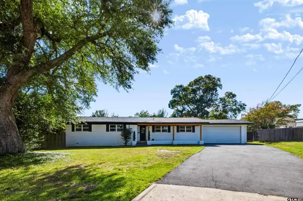 3211 Fernwood Dr