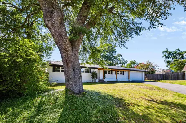 3211 Fernwood Dr, Tyler, TX 75701