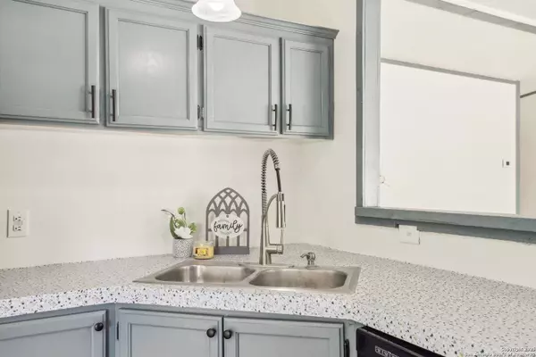 174 Buckhorn, Canyon Lake, TX 78133