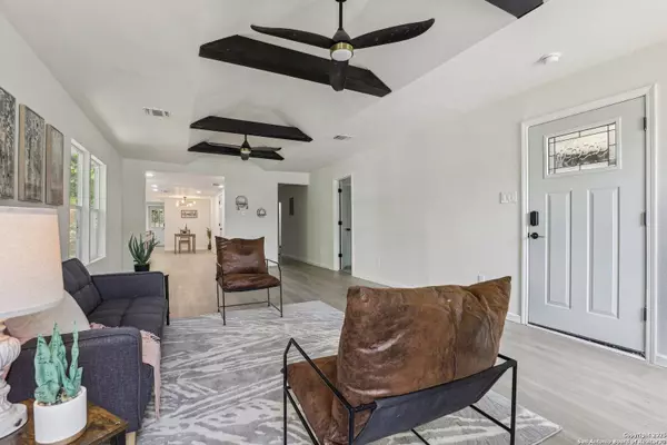 333 S Mesquite, New Braunfels, TX 78130