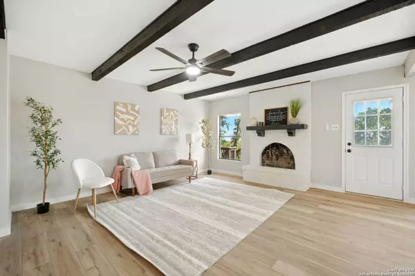 15315 Seven L Trl, San Antonio, TX 78023