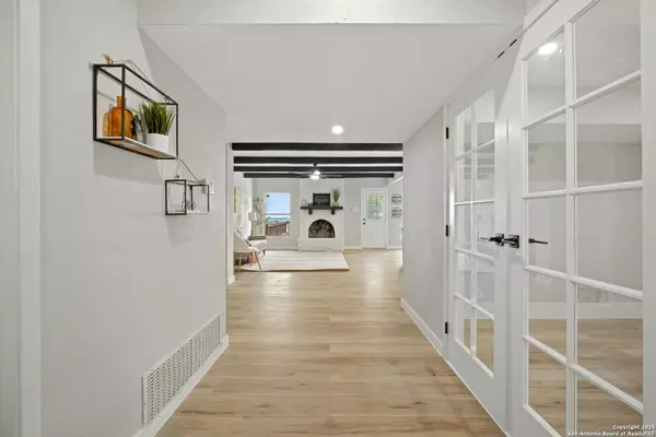 15315 Seven L Trl, San Antonio, TX 78023