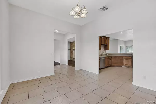 145 Rosewood, La Vernia, TX 78121