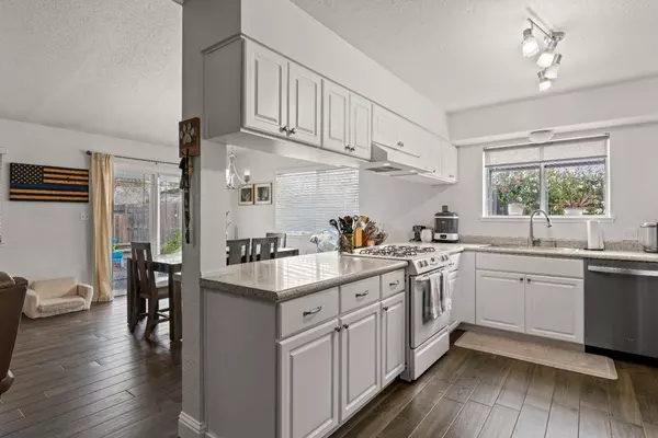 906 Oak Ridge DR, Roseville, CA 95661