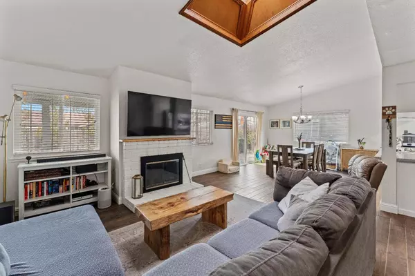 906 Oak Ridge DR, Roseville, CA 95661