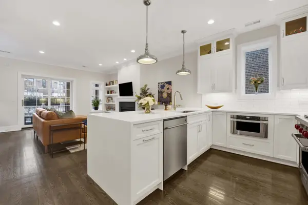 2744 N Mildred Ave, Chicago, IL 60614-1418