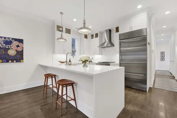 2744 N Mildred Ave, Chicago, IL 60614-1418