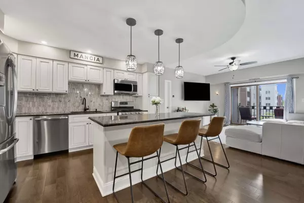 7420 W Lawrence AVE #411, Harwood Heights, IL 60706