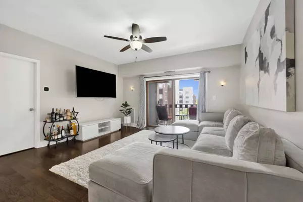 7420 W Lawrence AVE #411, Harwood Heights, IL 60706