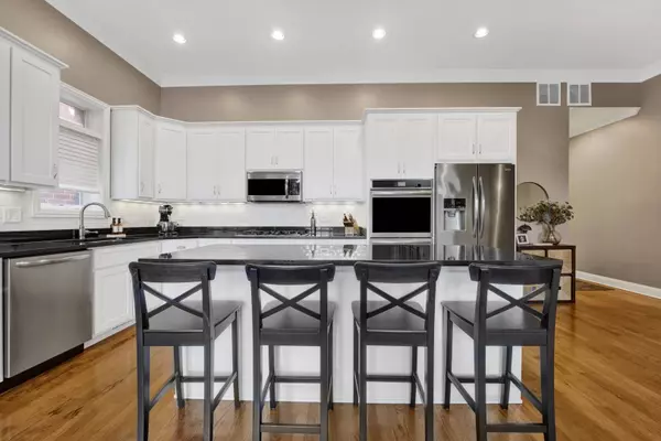 2049 W Belmont AVE #4, Chicago, IL 60618