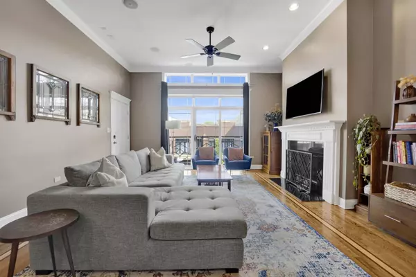 2049 W Belmont AVE #4, Chicago, IL 60618