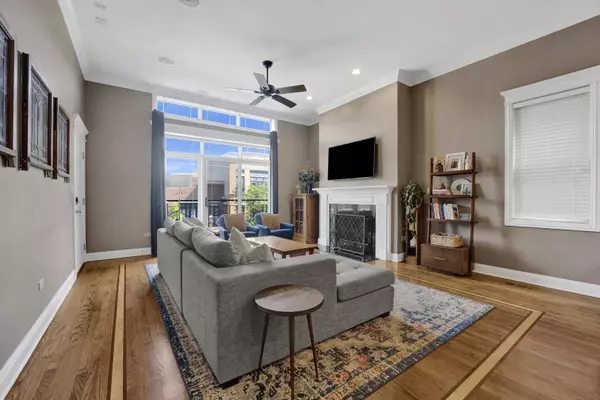 2049 W Belmont AVE #4, Chicago, IL 60618