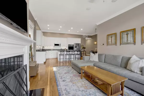 2049 W Belmont AVE #4, Chicago, IL 60618