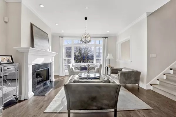 460 PENNSYLVANIA AVE #C, Glen Ellyn, IL 60137