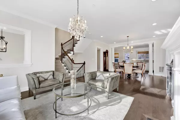 460 PENNSYLVANIA AVE #C, Glen Ellyn, IL 60137