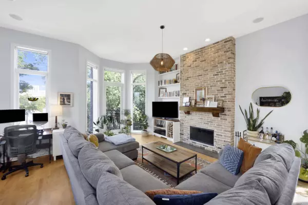 1416 N Campbell Ave #Apt 3, Chicago, IL 60622-2659