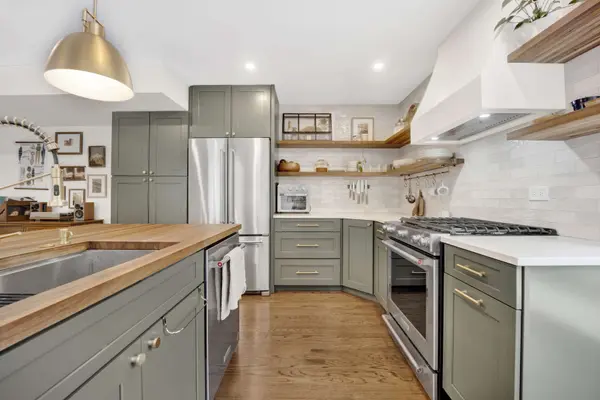 1646 W Julian St, Chicago, IL 60622-2233