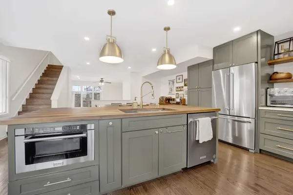 1646 W Julian St, Chicago, IL 60622-2233