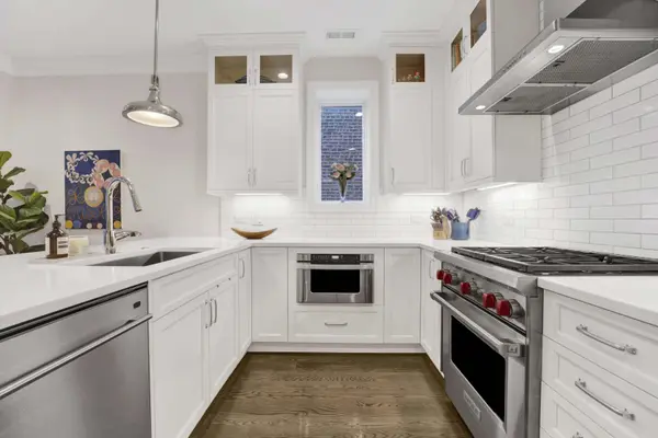 2744 N Mildred Ave, Chicago, IL 60614-1418