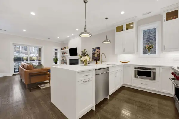 2744 N Mildred Ave, Chicago, IL 60614-1418