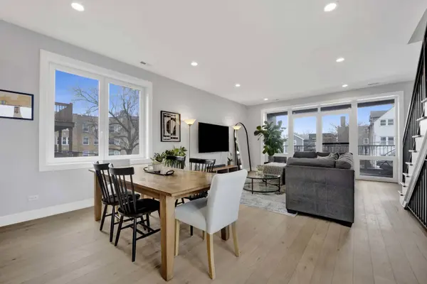 1932 N Drake AVE #2W, Chicago, IL 60647