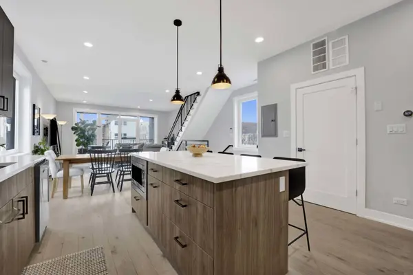 1932 N Drake AVE #2W, Chicago, IL 60647