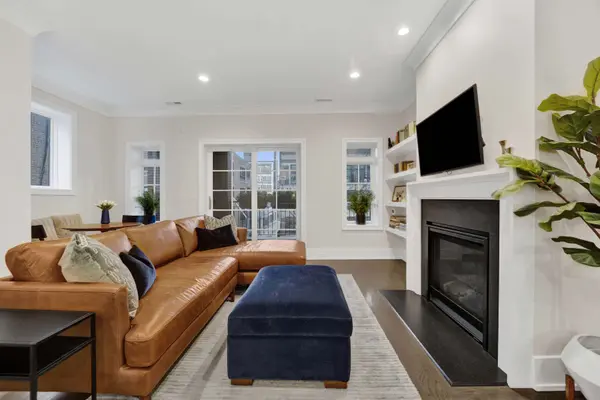 2744 N Mildred Ave, Chicago, IL 60614-1418