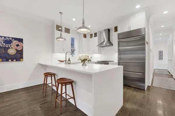 2744 N Mildred Ave, Chicago, IL 60614-1418