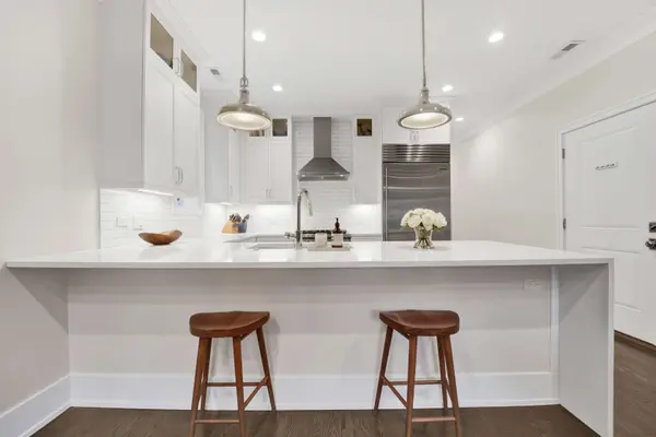 2744 N Mildred Ave, Chicago, IL 60614-1418